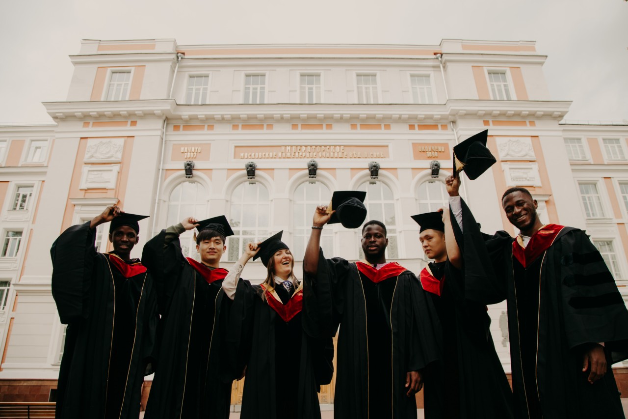 Over Half Of Students See Company Culture As Most Important When Starting Work - Vimarsana News